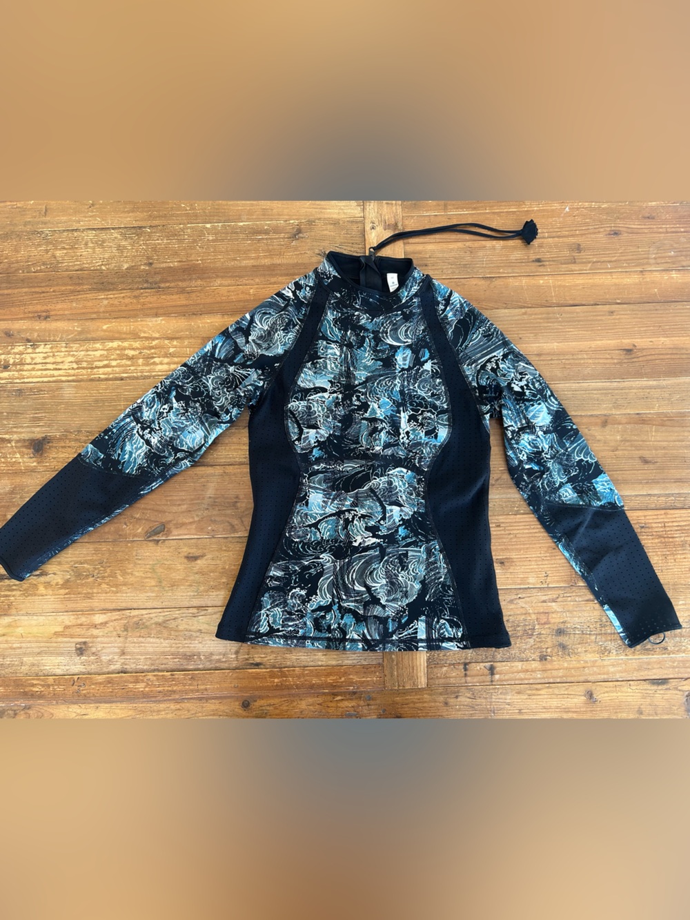 lululemon NWOT Rash guard